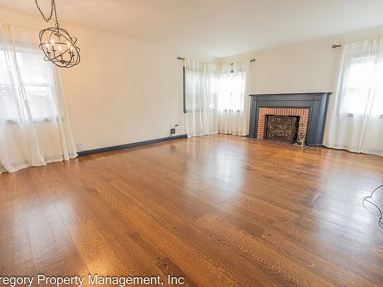 1805 Central Ave — Photo 4
