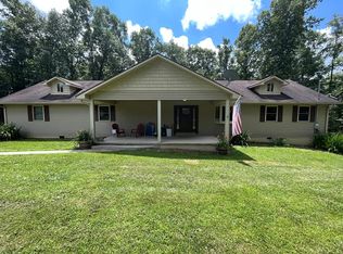 1347 S Sandbranch Rd, Mount Hope, WV 25880
