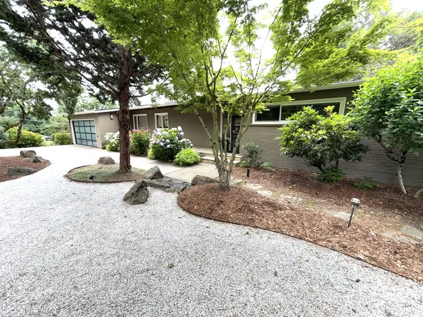 6385 SW Arrow Wood Ln, Portland, OR 97223