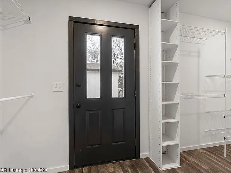 211 W Houston St — Photo 14