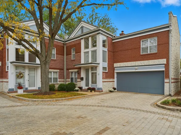 15 Manchester Ln, Elmhurst, IL 60126