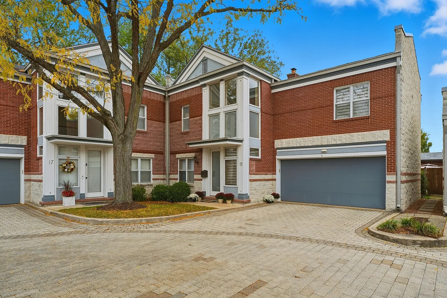 15 Manchester Ln photo 1