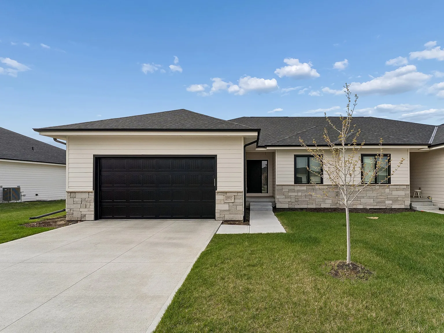 Vistancia Townhomes — Photo 2