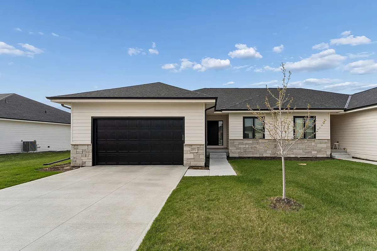 Building Photo - Vistancia Townhomes
