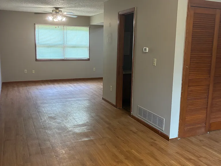 411 Pettis St — Photo 3