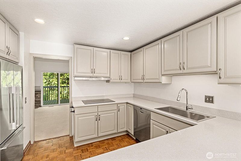 3rd image of 2944 Kennewick Place NE