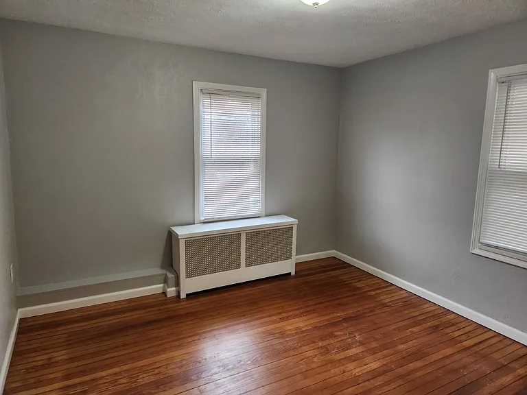 1946 Kiralfy Ave — Photo 10