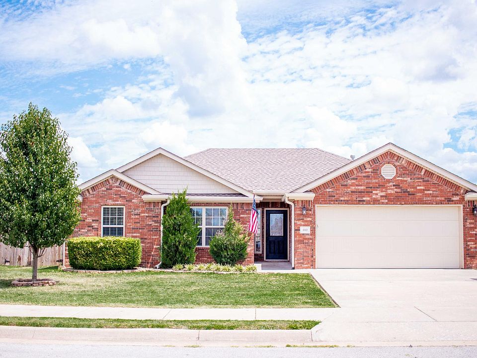 1st image of 689 Olivia Ln