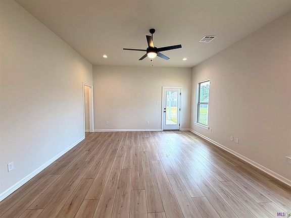 5th image of 60828 Fairfax Dr