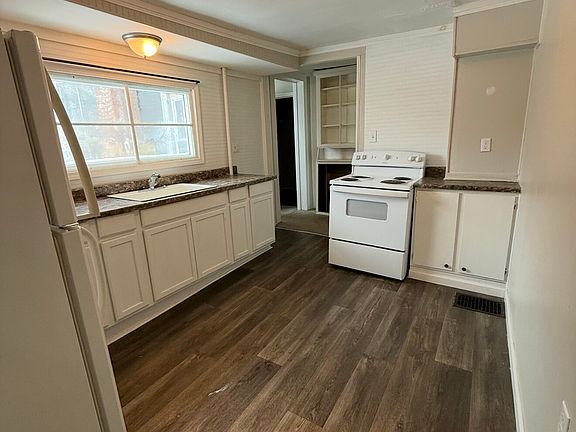 3rd image of 323 Sterling St