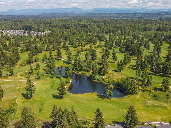 Short drive to The Classic Golf Club