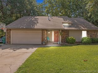 9671 Springlake Dr, Broken Arrow, OK 74014