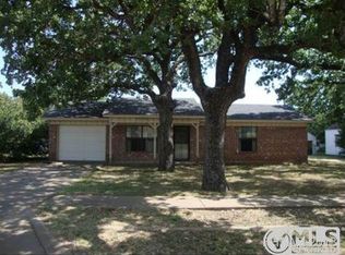 1102 Saunders St, Gatesville, TX 76528