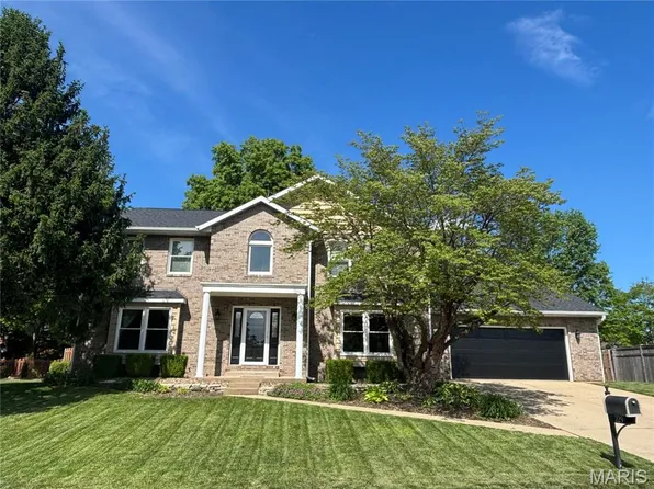 229 Lake Lorraine Dr, Swansea, IL 62226
