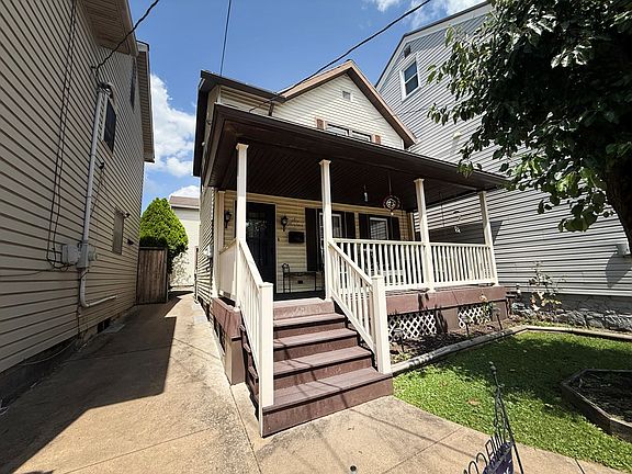 3rd image of 613 Moore St