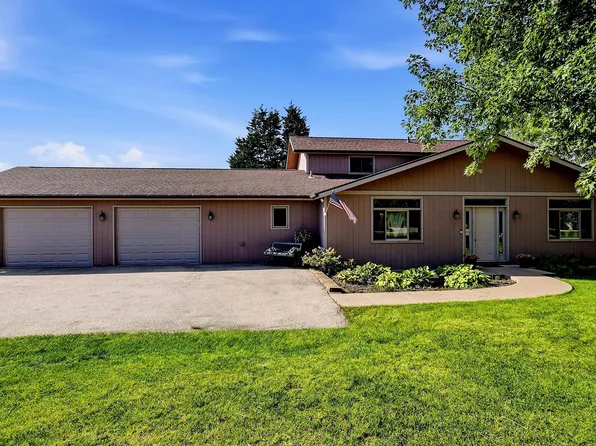 1 Belden School Ln, Galena, IL 61036