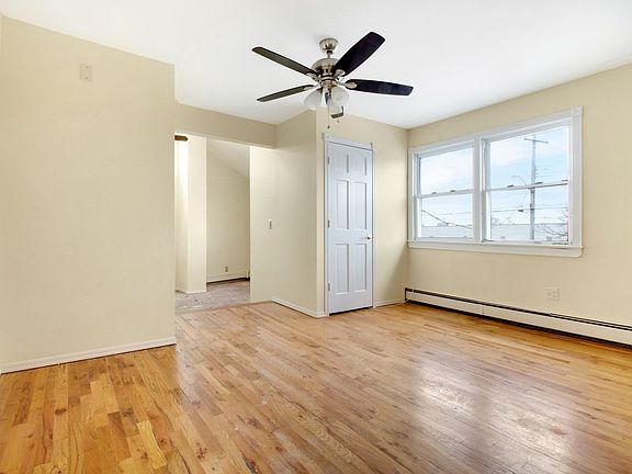 3rd image of 16048 92nd St