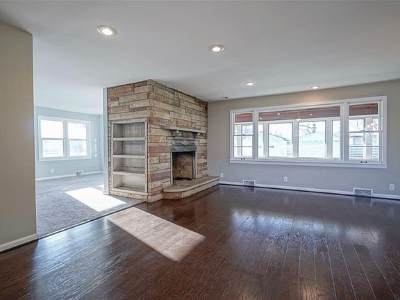 5th image of 1807 E Hanna Ave