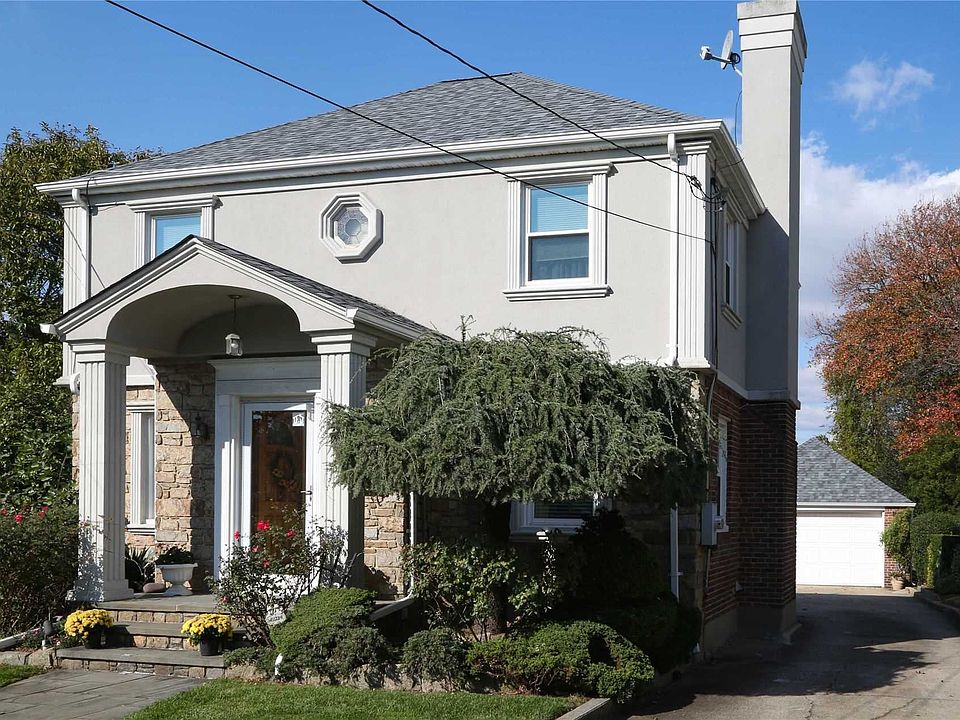 1st image of 332 Livingstone Pl