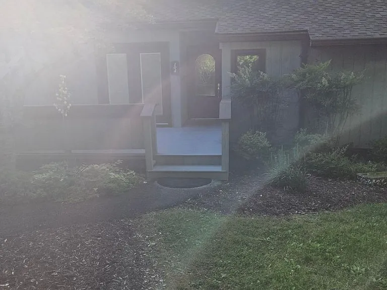 104 Hampton Ct — Photo 3