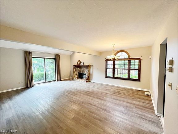 4th image of 1370 Elmwood Rd #5