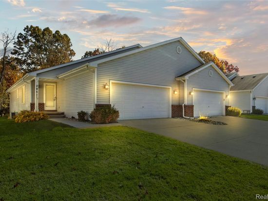 2951 Gabriel Dr, Commerce Township, MI 48382