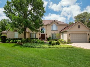 1940 Waterford Ct, Highland Park, IL