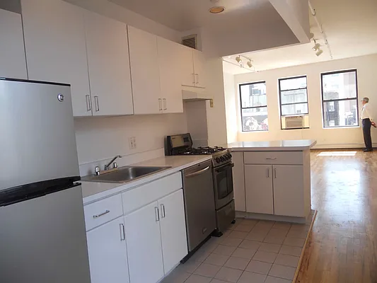 Rented by The Loft Broker | media 30