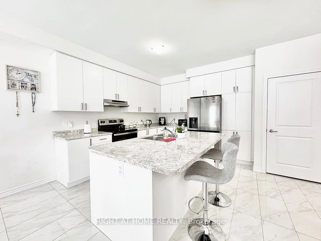 4 bed, $3,100 — Photo 2