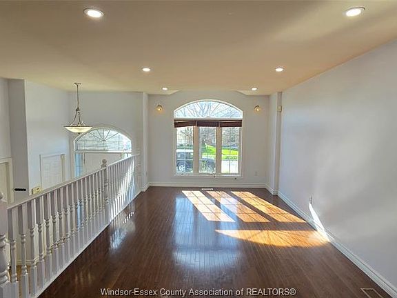 3rd image of 4628 Fontana Ave