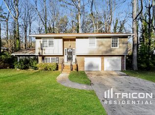 135 Victoria Dr, Ellenwood, GA 30294