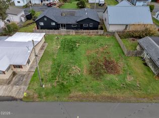 172 S Dolphin St, Rockaway Beach, OR