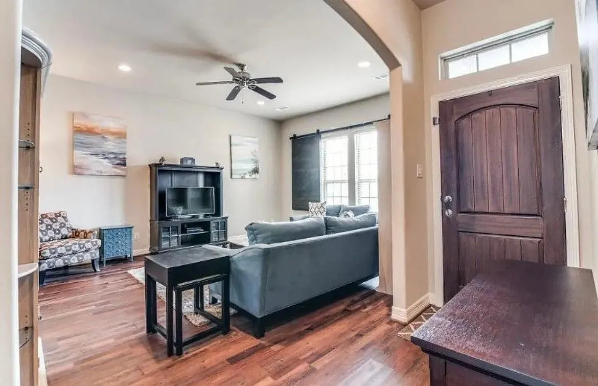 4 bed, 1785 sqft, $2,500 — Photo 2