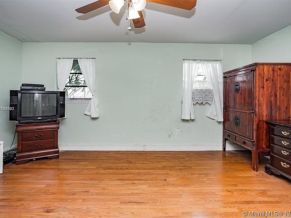 2nd image of 1210 NE 100th St