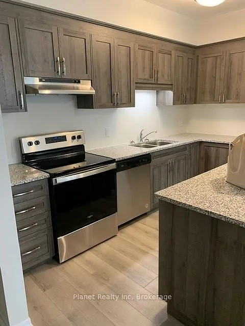 3 bed, $2,495 — Photo 3