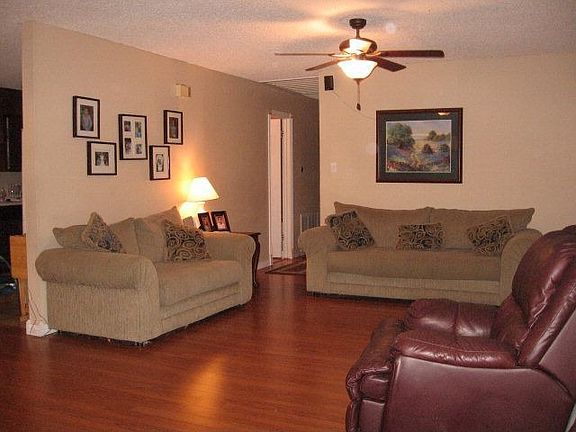 4th image of 1014 Loggins Dr
