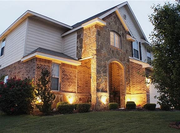 3rd image of 528 Crescent Creek Ln
