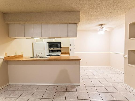 3rd image of 910 Duncan Ln APT 13