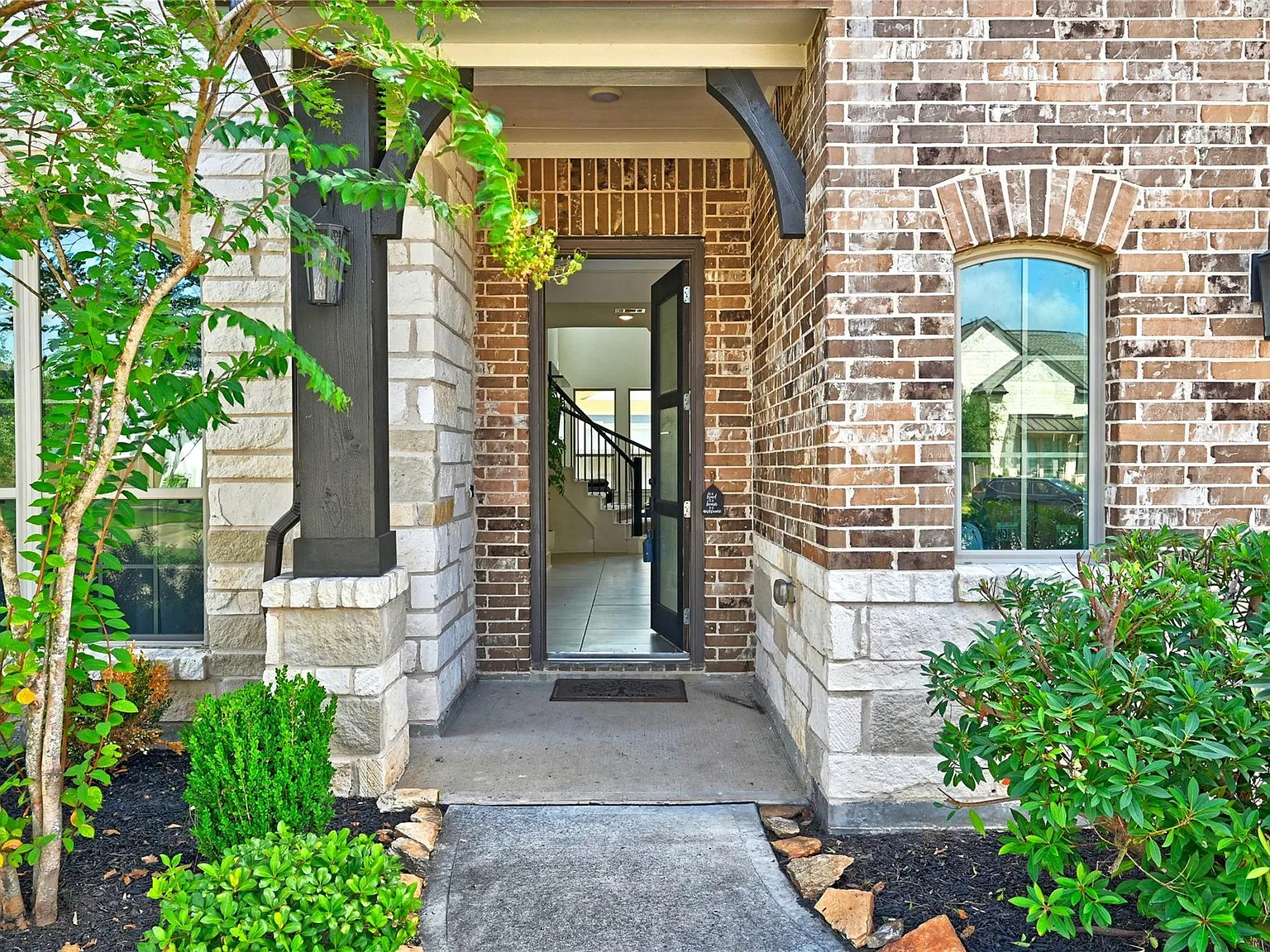 4 bed, 3.5 bath, 3512 sqft, $3,700 — Photo 3