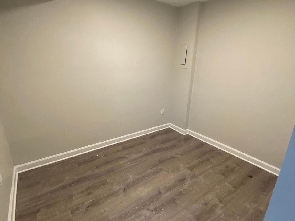 Den area, no door