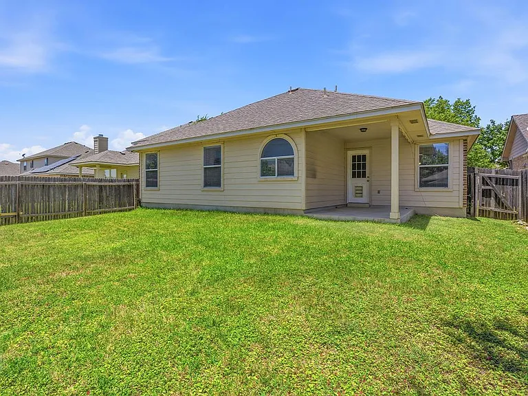 1918 Golden Arrow Ave — Photo 22