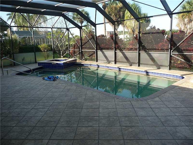 2nd image of 319 Woodlake Lane