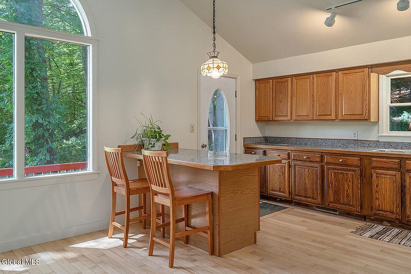 5th image of 96 Martindale Way
