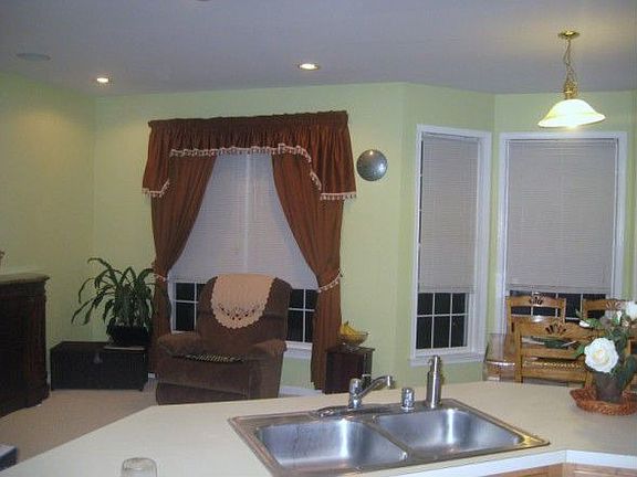 4th image of 302 Rockmeade Dr
