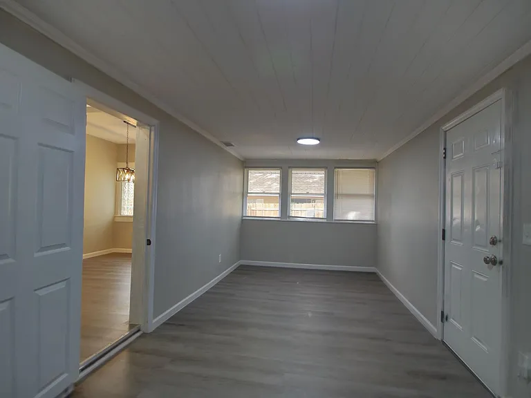 8010 N 11th St — Photo 5