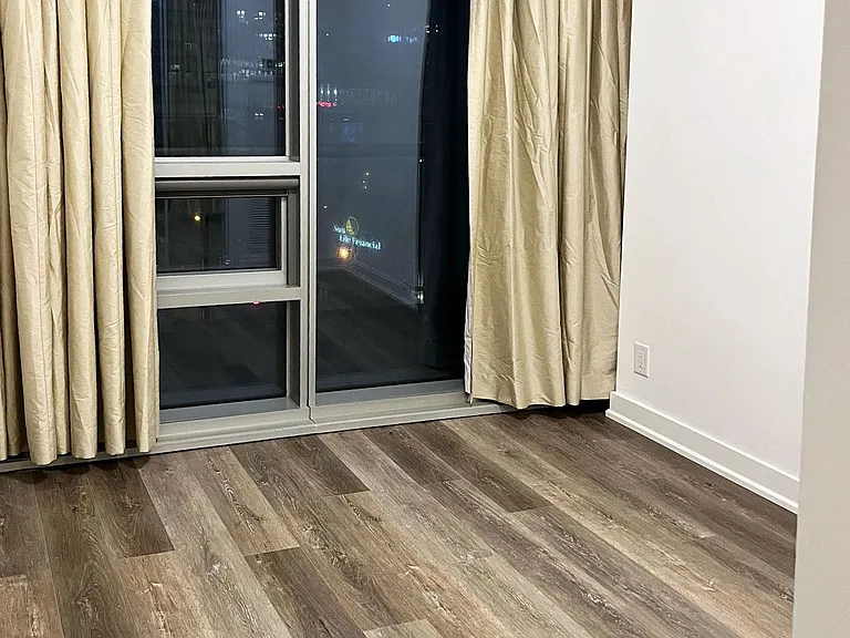 12 York St #1010 — Photo 5