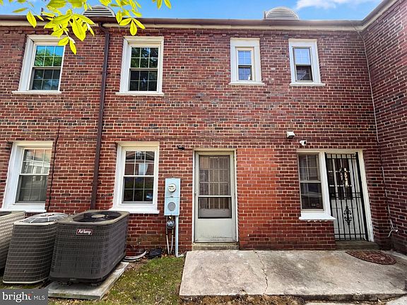 5th image of 3820 V St SE