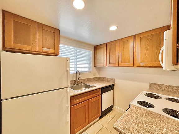 5th image of 2206 V St #2212-07
