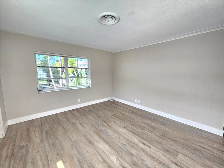 2110 NE 41st St #D — Photo 5