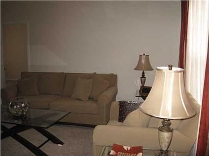 3rd image of 2833 Deland Dr